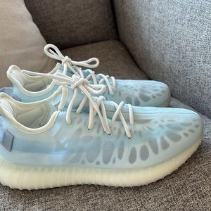 Yeezy Adidas tennis shoes USA 7,5